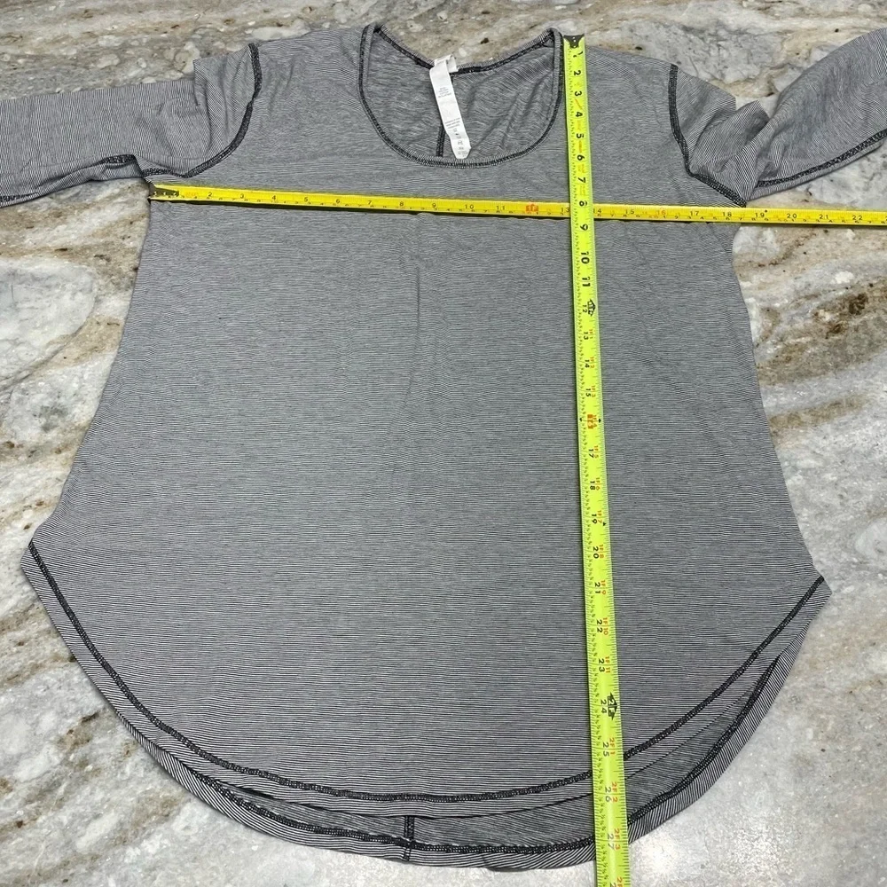 Lululemon Yogini 5 Year Long Sleeve Tee in Wee Stripe Black White size 8